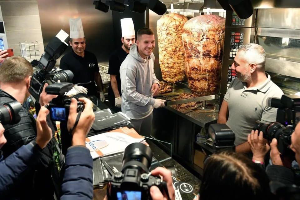 Former Bayern Munich and Arsenal man Lukas Podolski now owns 30 kebab restaurants in Germany 🌮 The kebab shops, as well as various other businesses, have helped raise his net worth to a reported £177.5m 💰 The main inspiration was from his experience in Istanbul with
