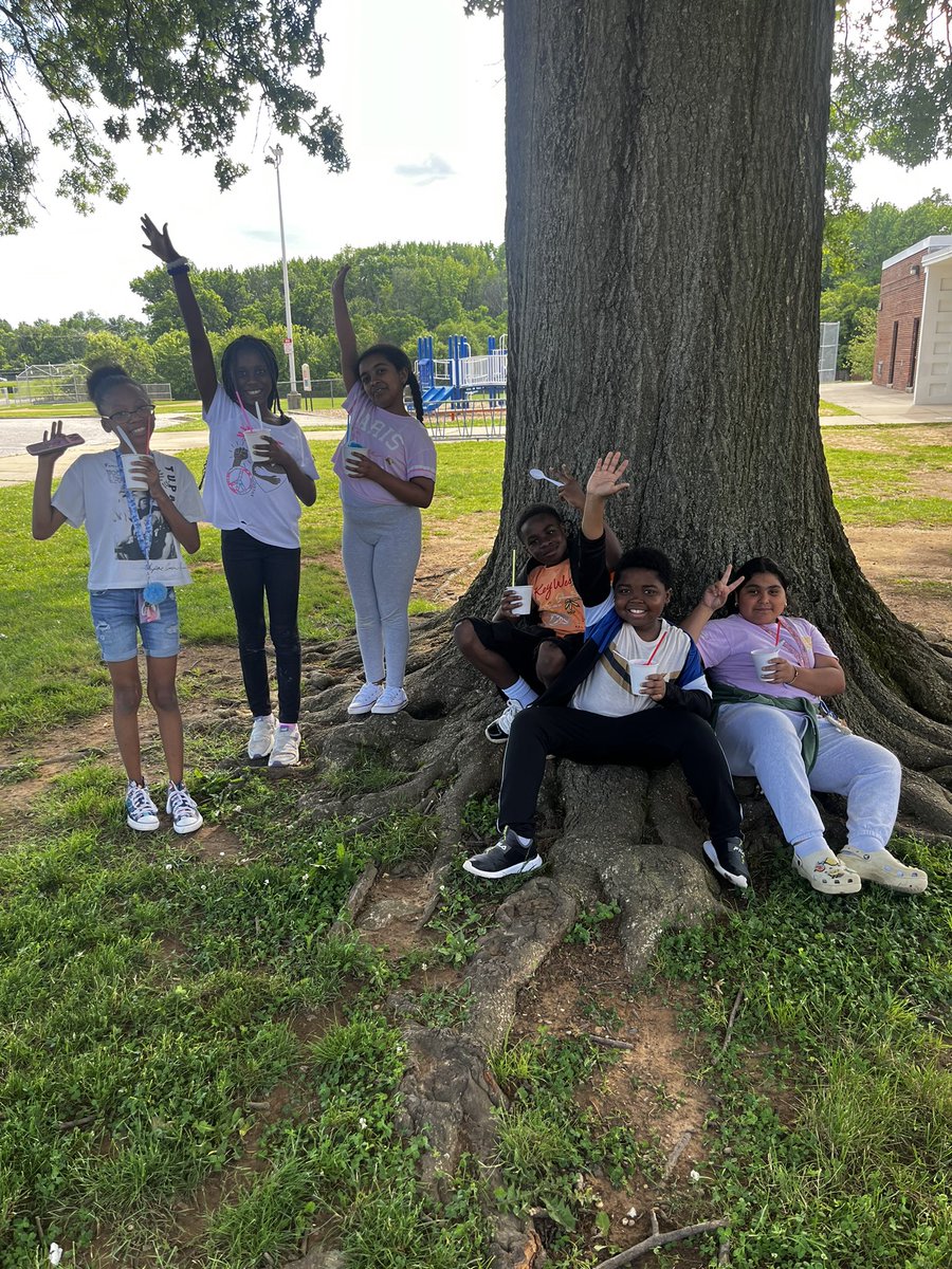 The Kind-Hearted Crew tweet media