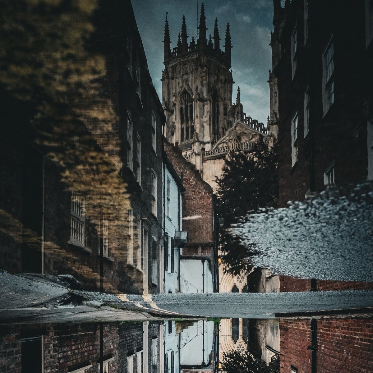 Upside down puddle reflection of @York_Minster If you look carefully you can see the double yellow lines through the puddle!
#yorkminster #xt5 #fujifilm #puddlereflection #reflection