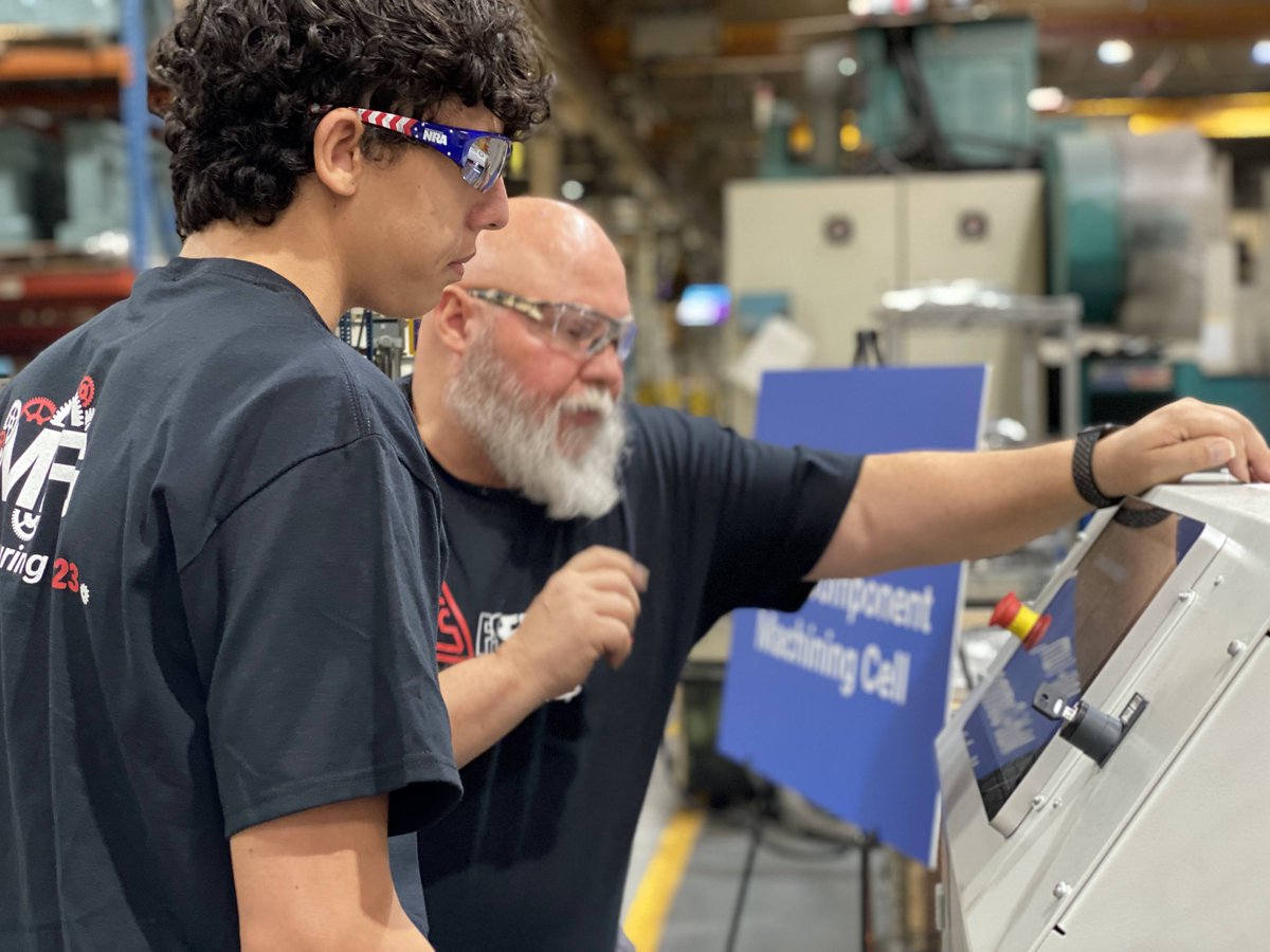 Parents: #BotsIQ offers the chance to connect your students to new ideas and careers. As our teachers say, “It’s important for students to experience the real-world work environment, and speak to those who work in manufacturing every day.' Follow us to learn more.