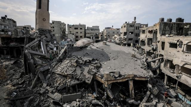 poptime's tweet photo. GRANDONA! Dua Lipa pediu cessar-fogo em Gaza e DETONOU Israel em seu Instagram:

“Queim@r crianças vivas nunca pode ser justificado. O mundo inteiro está se mobilizando para deter o genocíd1o israelita. Por favor, mostre a sua solidariedade com Gaza! Cessar fogo!” https://t.co/a8riN4WqEK