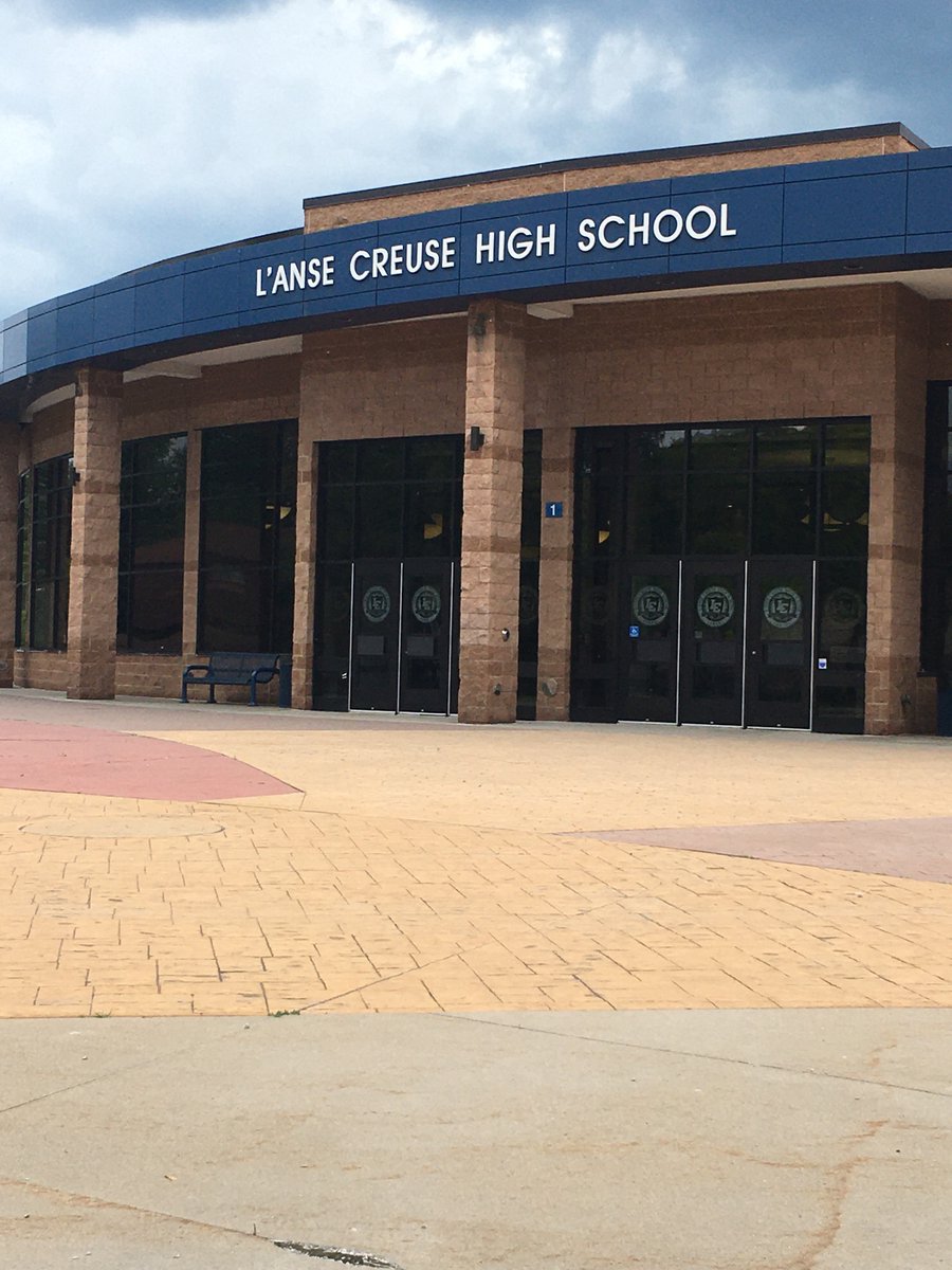 Had a great time @LancersFB2 today! Thanks @CoachVphillips for hosting @CalvinKnightsFB #CalvinGoldRush