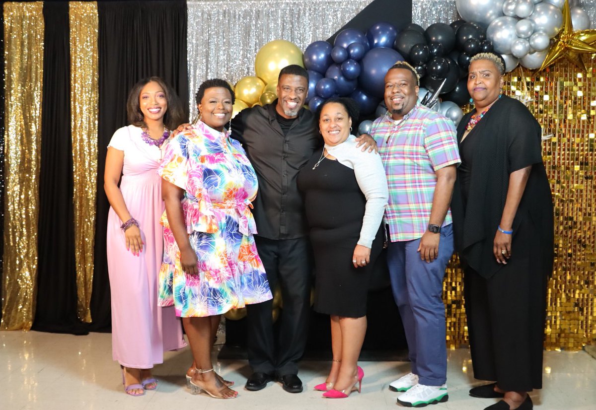 MrHollywood86's tweet photo. Happy 50th bday to the best pastor! Rev. Ricardo L. Handy Sr. Pastor, we love you dearly and appreciate everything you pour into us each week. May God bless you to see 50 more birthday! @RicardoHandy https://t.co/IRXz61ycQL