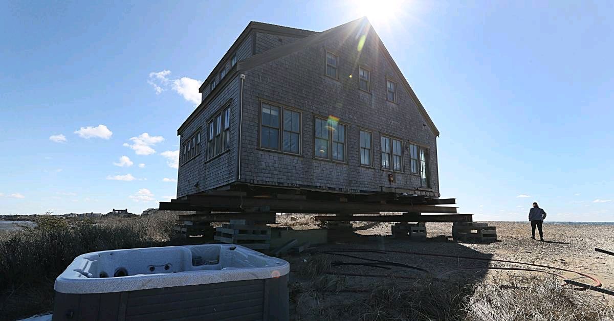 'Come hell or high water': America's elite are snapping up multimillion-dollar homes in Nantucket — even though properties are sinking into the ocean at a stunning rate bit.ly/3yvU6k3