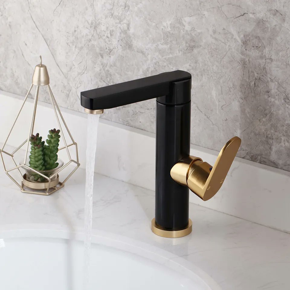 Tap in black with gold handle - 90 degree angle. 🔥 💦

#fillthevoid #therighttime #SATapGallery #tap #photo #taps #PHOTOS #design #tapdesigns #shapes #water #TuesdayVibes #TuesdayMood #TuesdayFeeling #browse #feastyoureyes #gallery #black #gold #rightangle #math #stem
