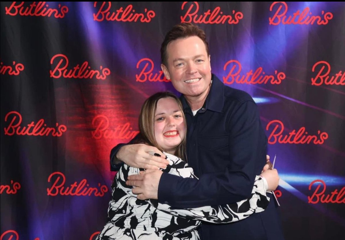 From 1 year ago today. Collecting and paying for my photos at @Butlins in Minehead from the Meet and Greet with @StephenMulhern after his shows. The good ole days before meet and greets got ditched. Now you feel a right creep at stage doors for getting a photo or a quick hello.
