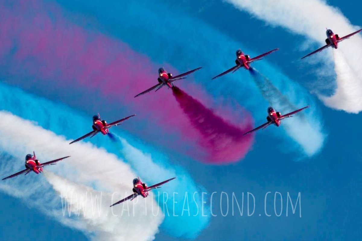 12 years ago today, after 16 years and 144 days. was my last day in the @RoyalAirForce I had my own display from @rafredarrows and that was it… :) #raf #redarrows #hawk #white #blue #red #smokeon #aviation #avgeek #captureasecond