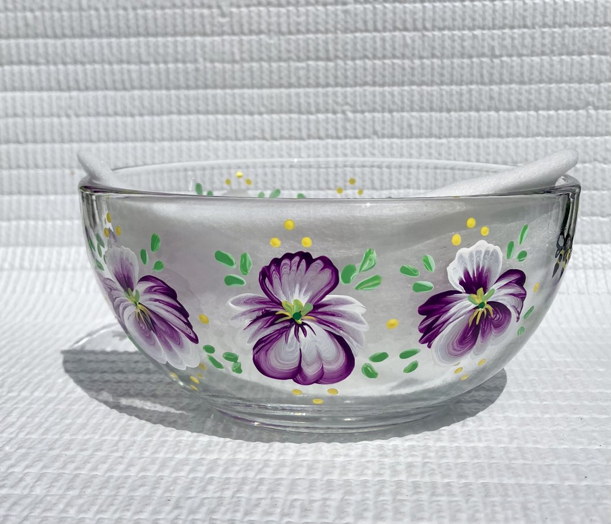 Check out this pansy bowl etsy.com/listing/171011… #bowl #floralbowl #pansybowl #SMILEtt23 #candydish #etsy #etsyshop