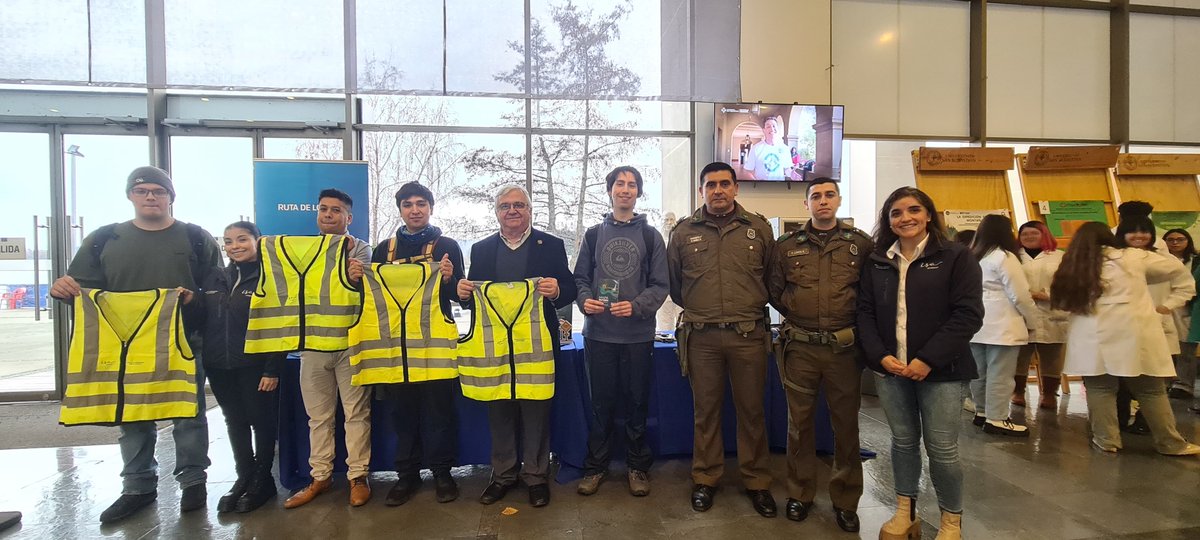 MTTLosRios's tweet photo. 📌#AgendaMTT | Participamos en la Feria de Seguridad Vial, donde junto a Carabineros USS #ValdiviaCL y @rutadelosrios, relevamos la importancia del auto cuidado a la hora de moverse por las distintas vías de la ciudad. https://t.co/NMs03q6b0s