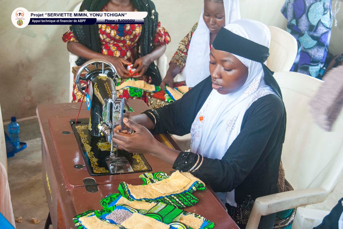 🌸 Deuxième journée de formation sur les serviettes hygiéniques lavables🌸

Le 19 mai 2024, les jeunes filles du CSEAJ de Djougou ont approfondi leurs compétences dans la fabrication de serviettes hygiéniques réutilisables. 
#HygièneMenstruelle #SantéReproductive #Empowerment