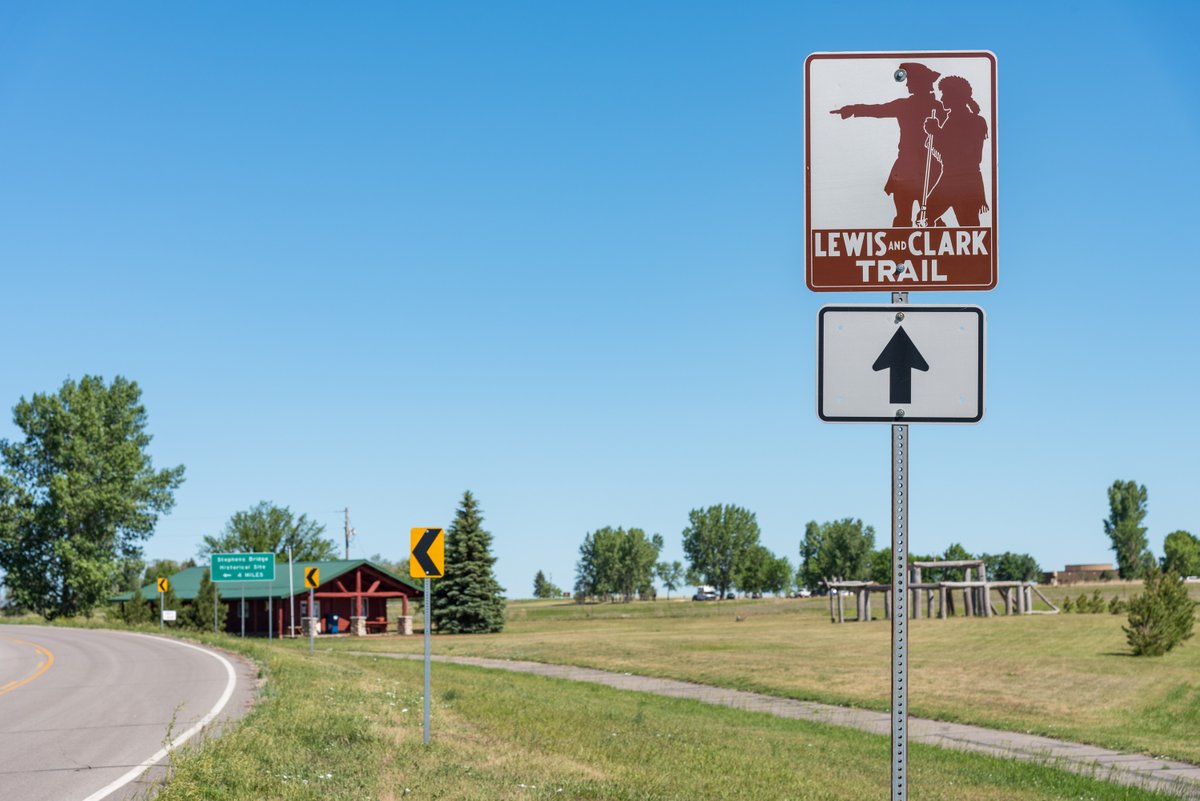 Help @LewisClarkTrail and Fort Mandan Historic Site teach about the park's history through an🗣️ interpretation internship with @ConservLegacy’s @StewardsIP Program. Apply now ➡️ jobs.silkroad.com/ConservationL.… 📷NPS #NPSYouth #YourParkStory #ConservationLegacy