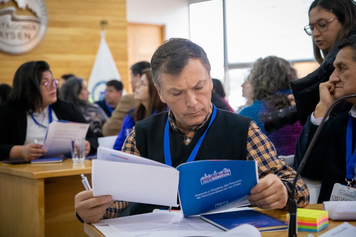 DPRAysen's tweet photo. 🌱 Lanzamiento del Proceso Participativo para la Política de Descentralización de Chile🇨🇱, el objetivo de este proceso es elaborar una hoja de ruta hacia el desarrollo para las diversas comunidades y territorios del país y así contribuir a diseñar un Estado más descentralizado 🙌 https://t.co/1wtUcNBN3K