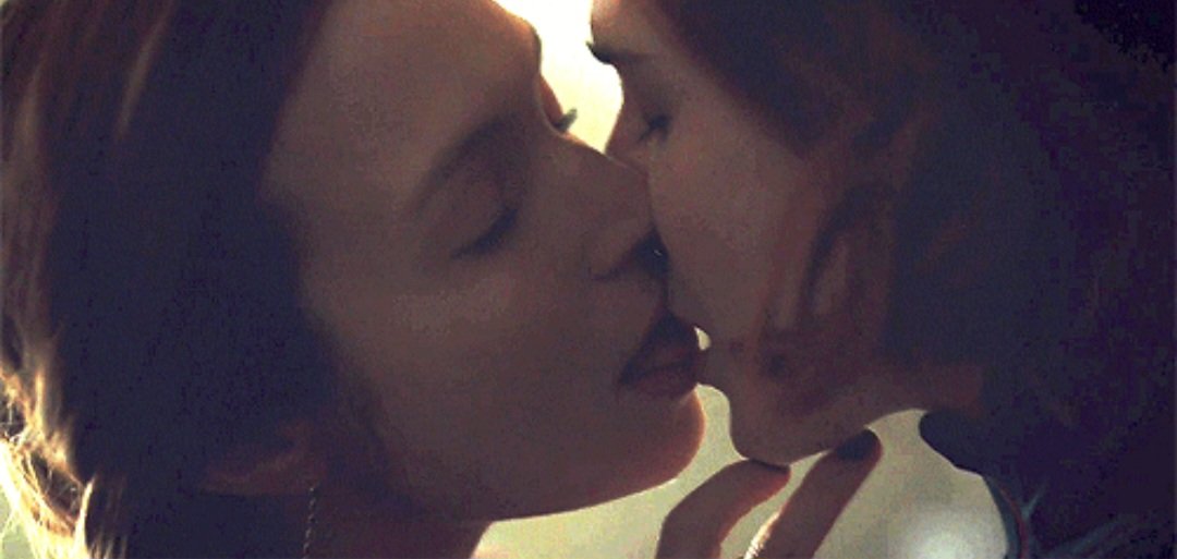 only_human3's tweet photo. Happy #wayhaughtwednesday to all my lovely #Earpers Family 💜 #WynonnaEarp #wayhaught #representationmatters 🏳️🌈 #katbarrell #Dominiquepc https://t.co/XKcG8ECgnN