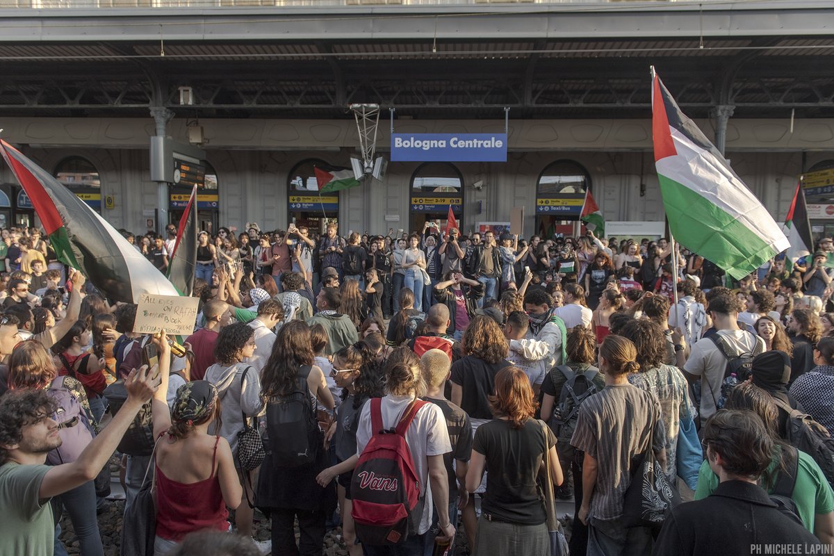In  #Bologna, thousands occupied the railway station platforms after the  continuing massacres in #Rafah, blocking the movement of trains for  several hours.

#photojournalism #genocide #ceasefirenow #Israel #Palestine #Italy #alleyesonRafah #ceasefire
