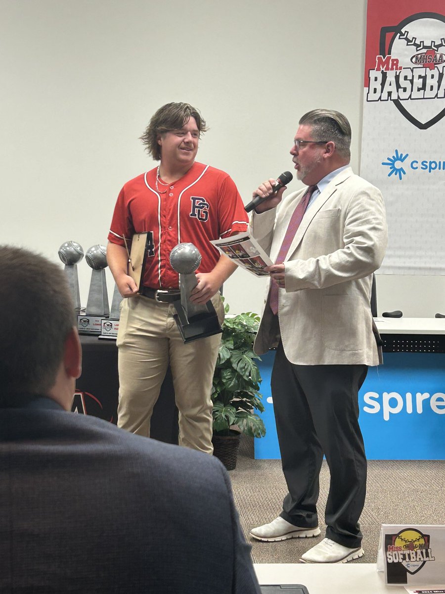 kwhobs's tweet photo. “Leave it better than you found it” is a tall task given the success of both baseball programs but somehow these two, and their teammates, managed to succeed and raise that bar a little higher. Great athletes, even better young men! 

Mr 4A Baseball and Mr 1A Baseball https://t.co/DQF65MqVo4