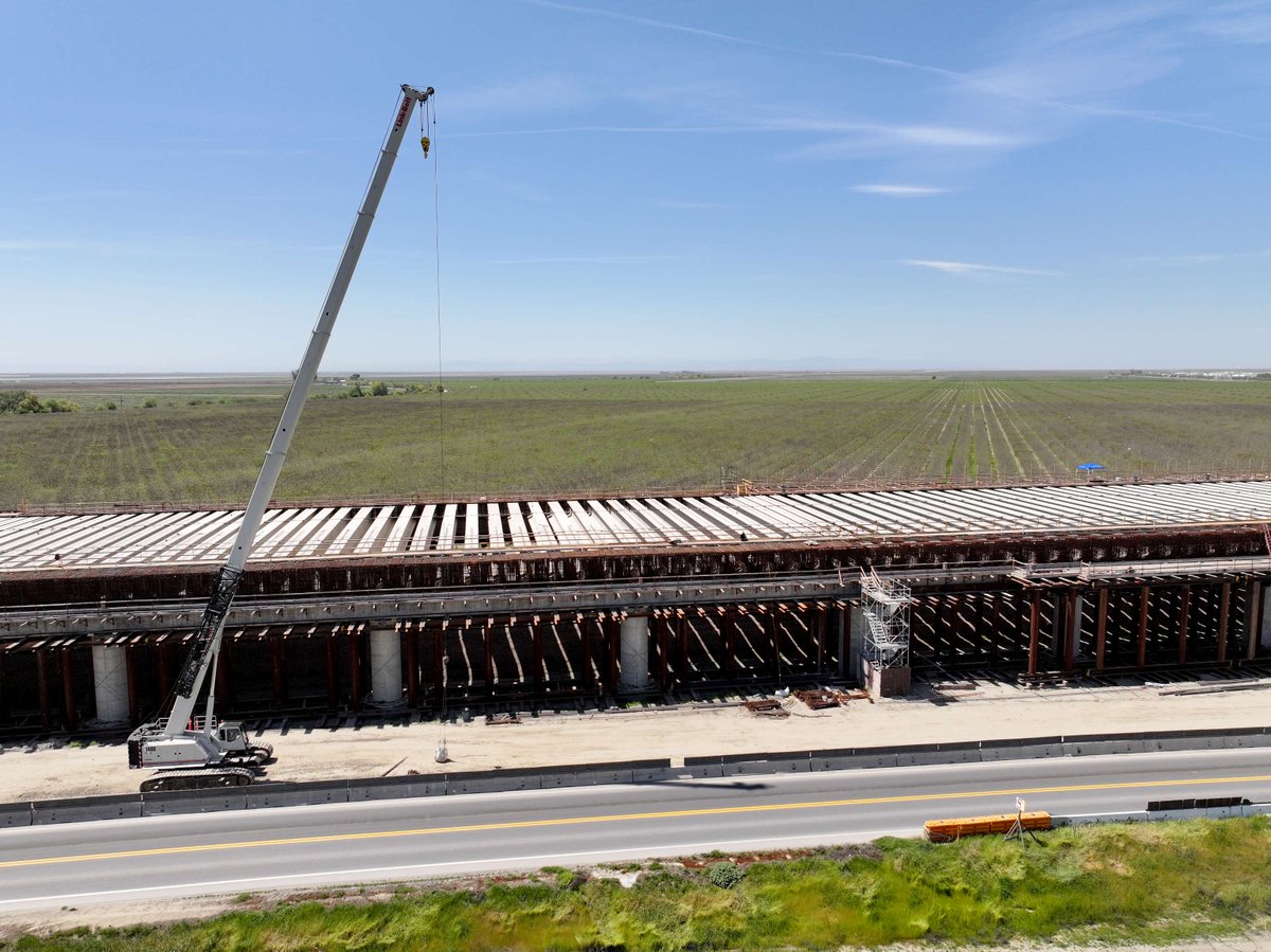 CaHSRA's tweet photo. The Tule River Viaduct is currently under construction and spans over 3,500 feet long, including a pergola structure that is comprised of 264 pre-cast concrete girders.

The viaduct will take HSR  trains over SR 43, BNSF railroad, and Tule River. #InfrastructureMonth #BuildHSR https://t.co/XHXbIBteqx