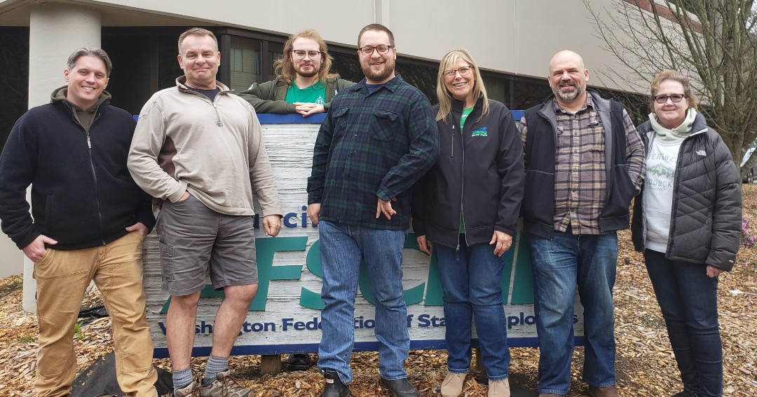 Let's hear it for our members at The Evergreen State College in contract negotiations today who provide the services that ensure students get the most of their education—custodial work, landscaping, electrical, plumbing, and more. 

#faircontract #UnitedForWashington