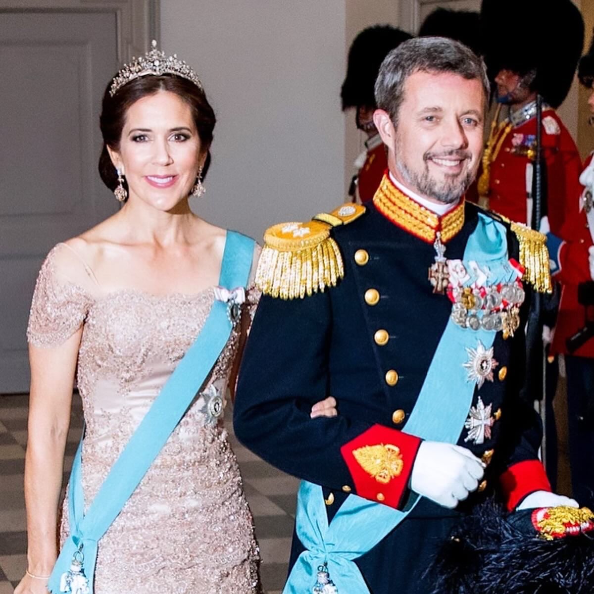 SimonovaTV's tweet photo. I bit later, but happy birthday, Your Majesty!
The King of Denmark Frederik X just celebrated his birthday!
Long Live the King 🇩🇰!
#Denmark #danmark #kongfrederik #fødselsdag #sandart #sandanimation #sandshow #sandartist #agt #bgt #kseniyasimonova #happybirthday #longlivetheking https://t.co/gfFIsez2Hh