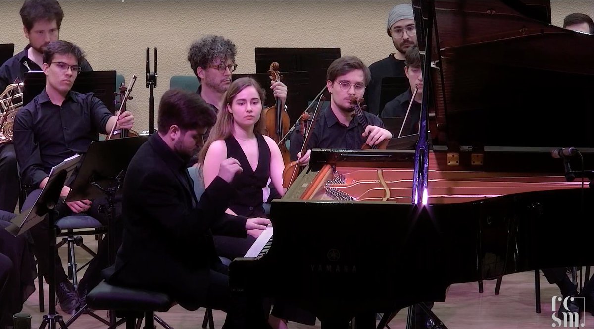 RCSM VictoriaEugenia tweet media