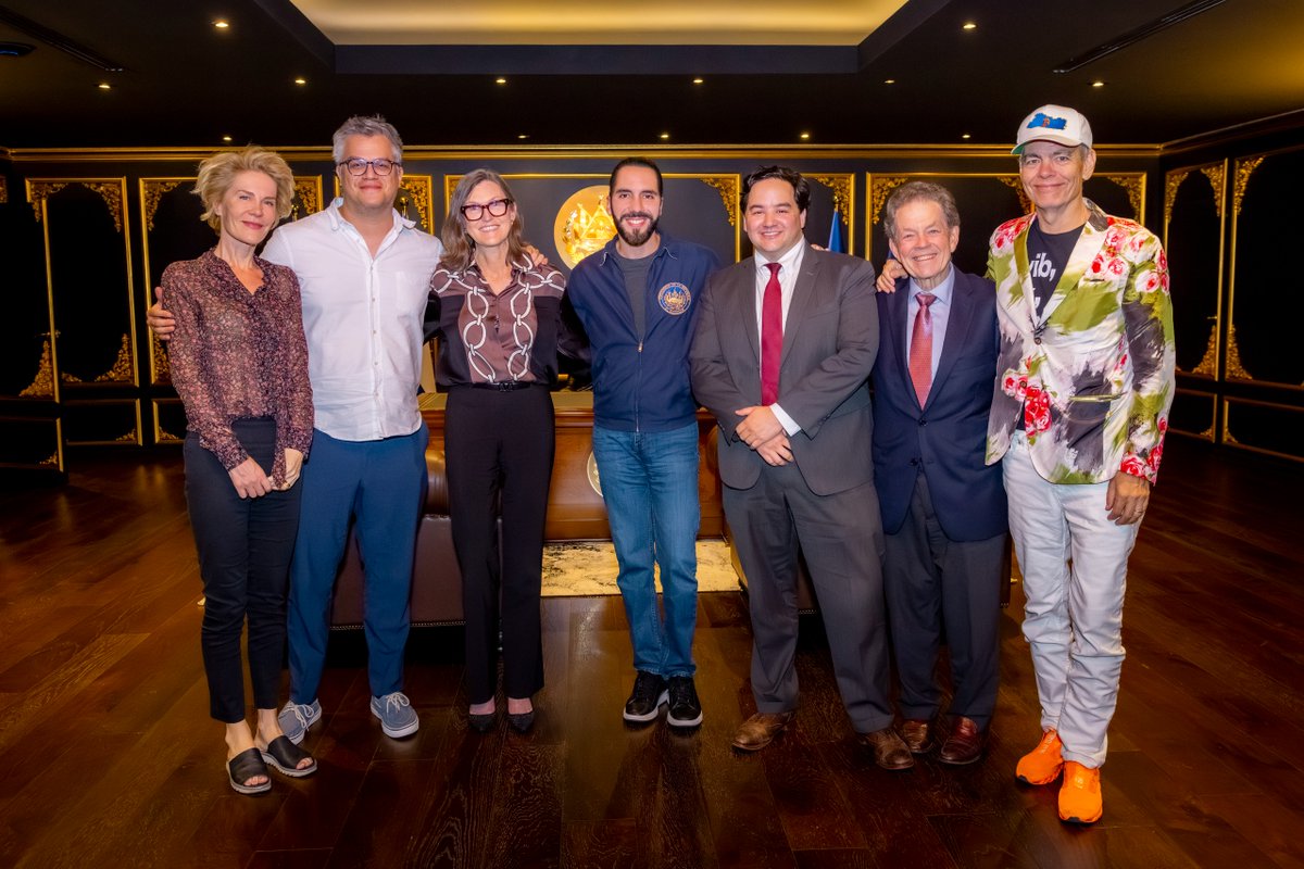 stacyherbert's tweet photo. It was an honor to have the @ARKInvest team in El Salvador!

🇸🇻🚀

@dpuellARK @CathieDWood https://t.co/vDlB1vcGVV
