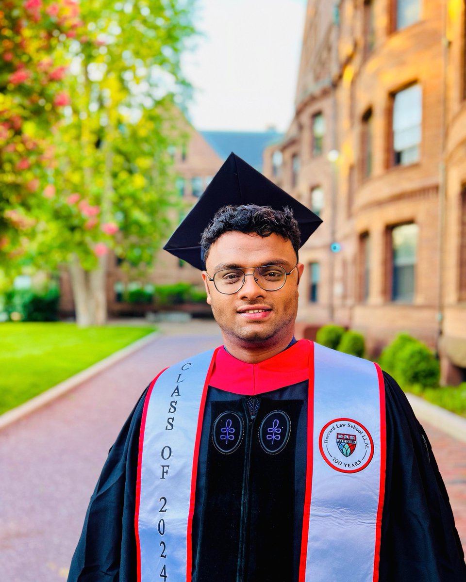 vishwajeetda's tweet image. Graduated from @Harvard_Law last week!
