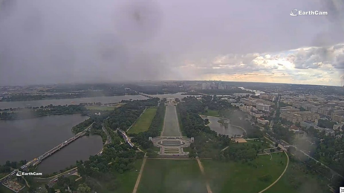 This is the Earth Cam atop the Washington monument looking west at the incoming storm. Awesome. @wusa9 @miriweather @kaitlynmcgrath @makaylaluceroWX @wusa9weatherman #storm #severe #wusa9weather wusa9.com/weather