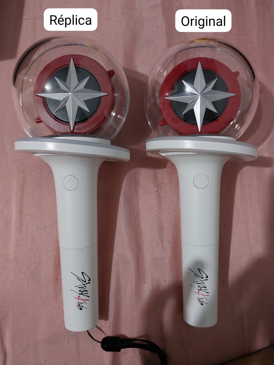 hyunhoforlix's tweet photo. Unboxing lightstick stray kids Nachimbong Ver.2

 réplica X original 

Como vocês podem ver a cor da bússola da réplica pra original muda muito, uma o vermelho é mais escuro e a outra mais claro, até mesmo o prata tem tons diferentes https://t.co/1KpTKcpC1Y