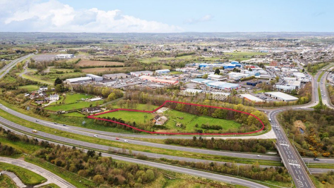 tdk_property's tweet photo. FOR SALE - Prominent roadside development opportunity adjacent the M2 in Ballymena.

A 3.6 acre site with full planning permission for a PFS/convenience store, drive-thru restaurant &amp; internet café.

Contact TDK Property or @CBRE_NI for further information. https://t.co/7IJnDJruTh