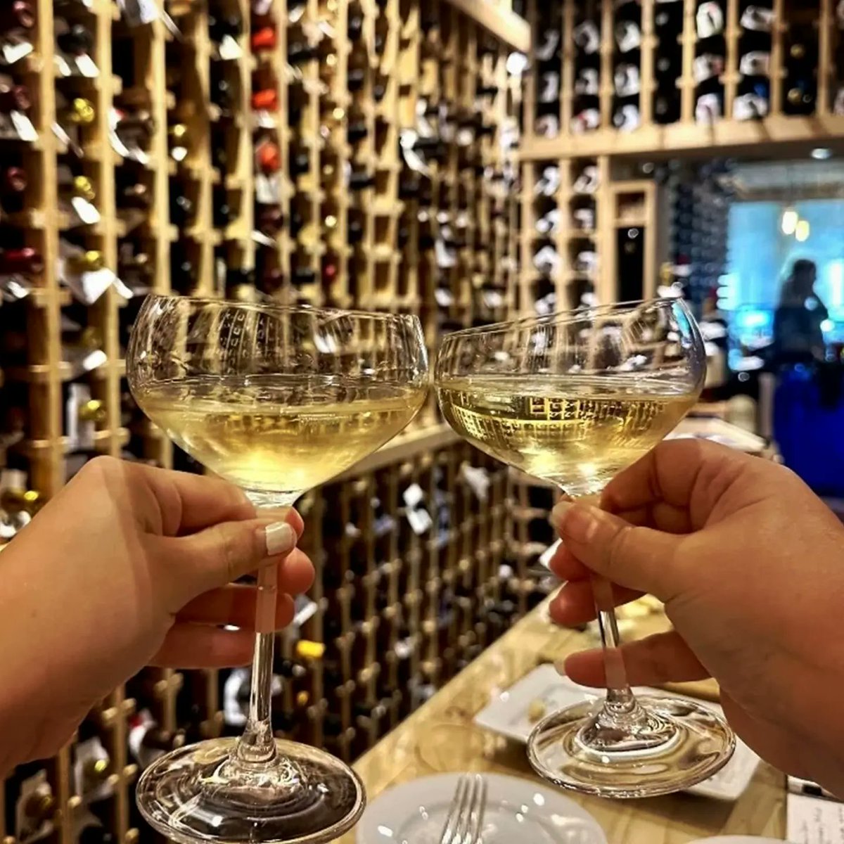 CuveeDestin30A's tweet photo. Great Chef's Table tour de force &amp; @ChefTimCreehan interview by @writeonhonaker for @Hey30A 

https://t.co/ZAT96FSgha 

#30A #Cuvee30A #ChefsTable #TimCreehan #Scallops #Wine #Champagne #FineDining #EmeraldCoast #WineTasting #WineLover #Tapas #LetsGo https://t.co/vd4Wal5Qpx