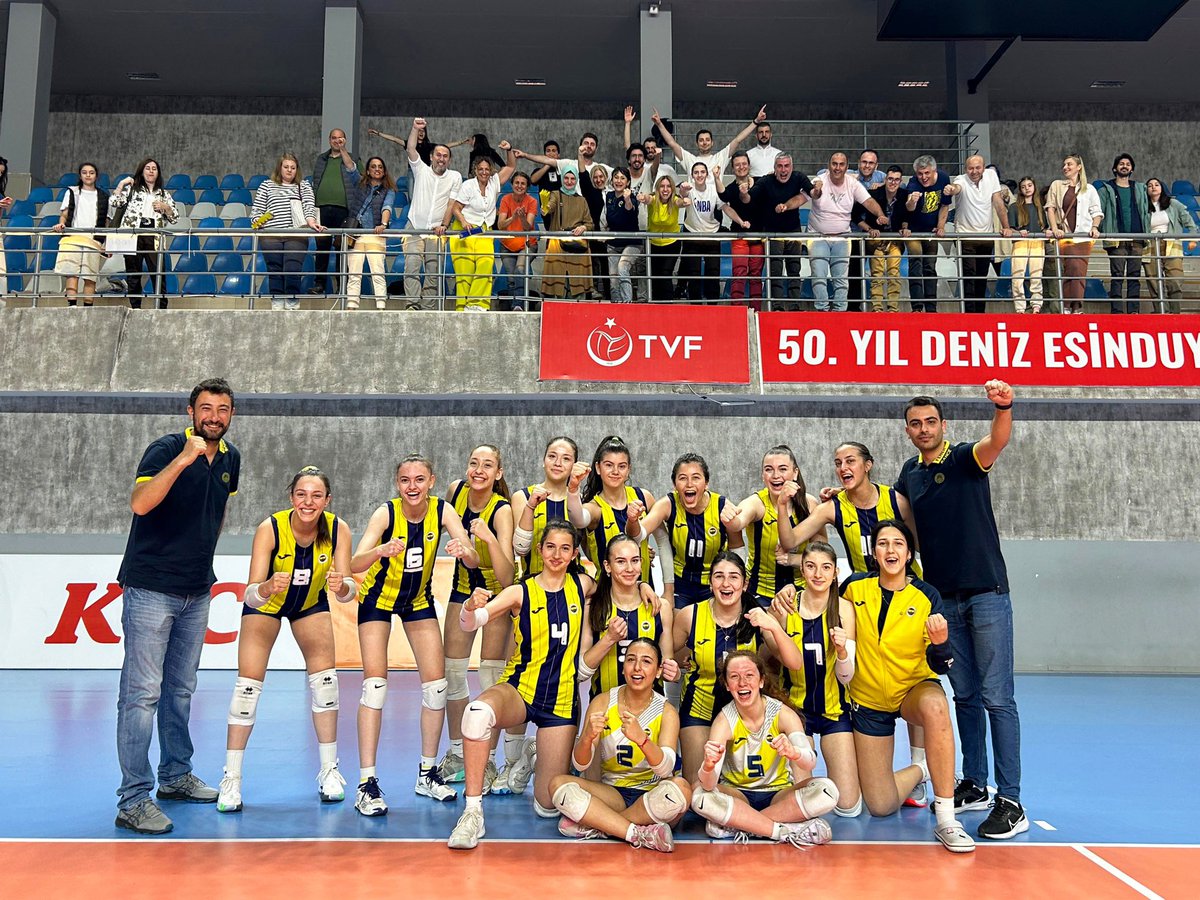 🏆 KÜÇÜK KIZ TAKIMIMIZ YILDIZ KIZLAR İSTANBUL LİGİ ŞAMPİYONU! 🎉