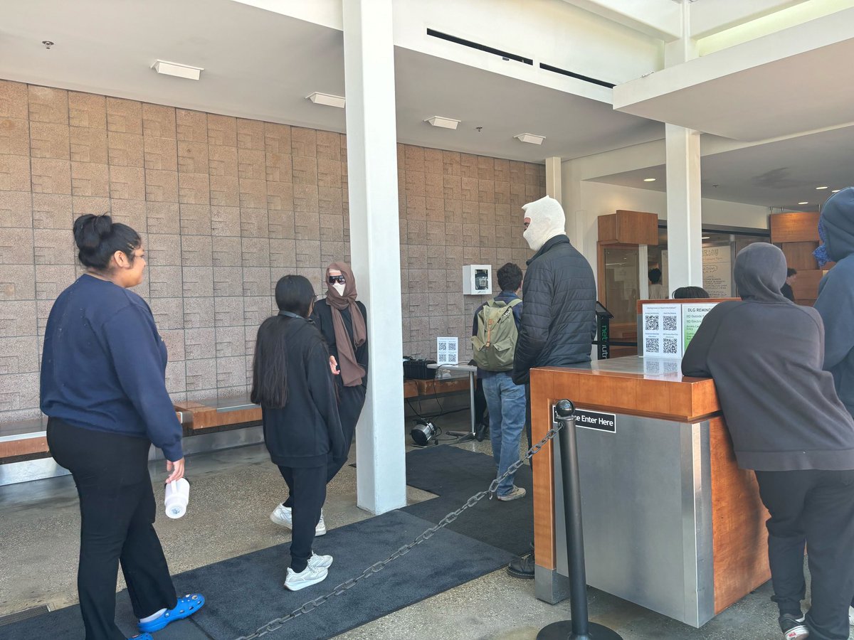 dailynexus's tweet image. A collective group has taken over the De La Guerra (DLG) Dining Commons and Carillo Dining Commons to give students free food. Three to four organizers man the DLG door and swipe counter, and dining common staff are on standby observing the action.