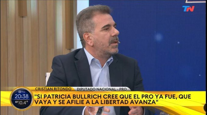 Nos extraña que la nueva agrupación
que quiere armar @PatoBullrich 
no lleve el nombre  
UNIONporTODOS-Libertad.
Pues ese es su partido de origen.
Será que necesita los votos del PRO  ?