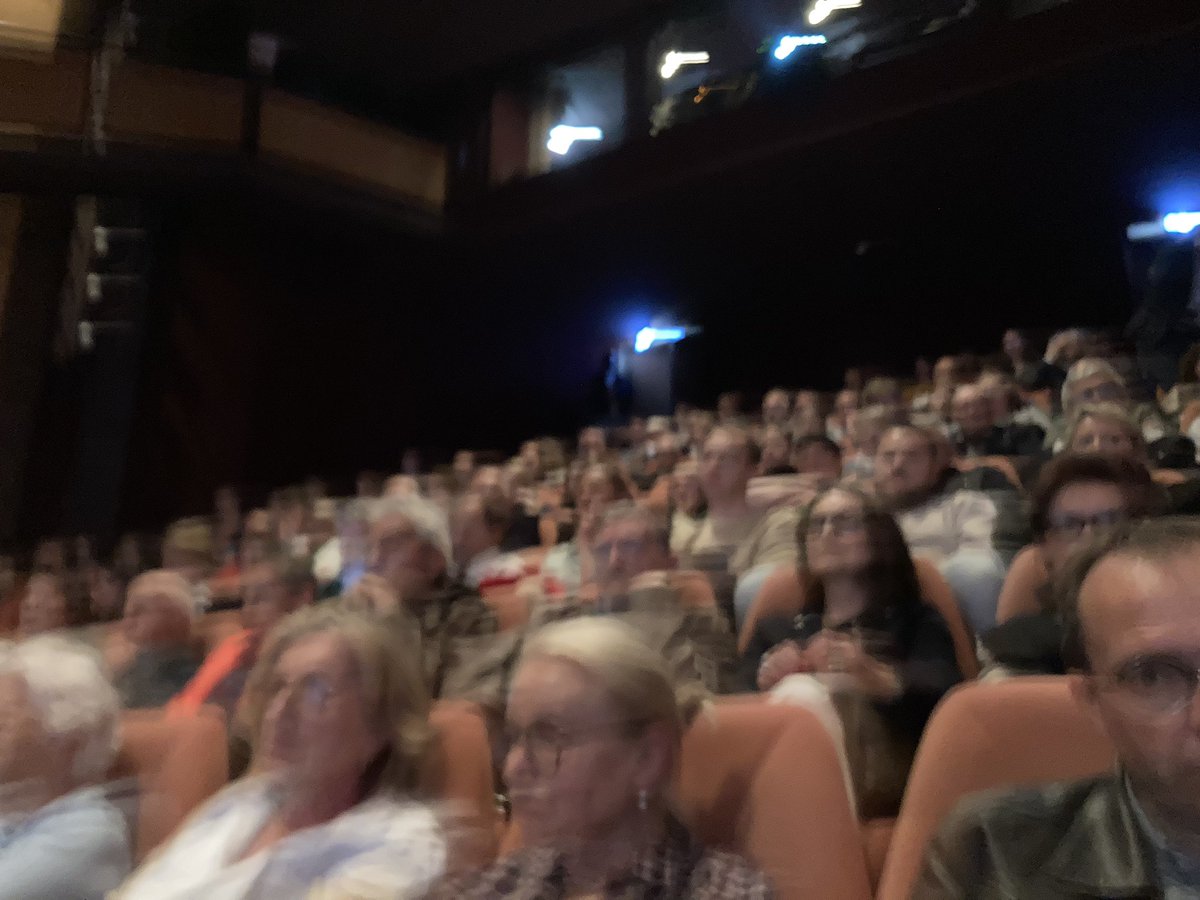 BrunoDelesque's tweet photo. Aux portes de la #Bretagne à #Vitré , gros #BesoindEurope , salle comble ce soir avec toute la majorité autour  d’@EPhilippe_LH et @MariePierreV , avec @ChrisLenabour @FrancoiseGatel @AnneLegagne et @PMehaignerie . Le 9 juin , le bon choix 🇫🇷 🇪🇺pour @ValerieHayer @BesoindEurope https://t.co/Zx4rc8yALH