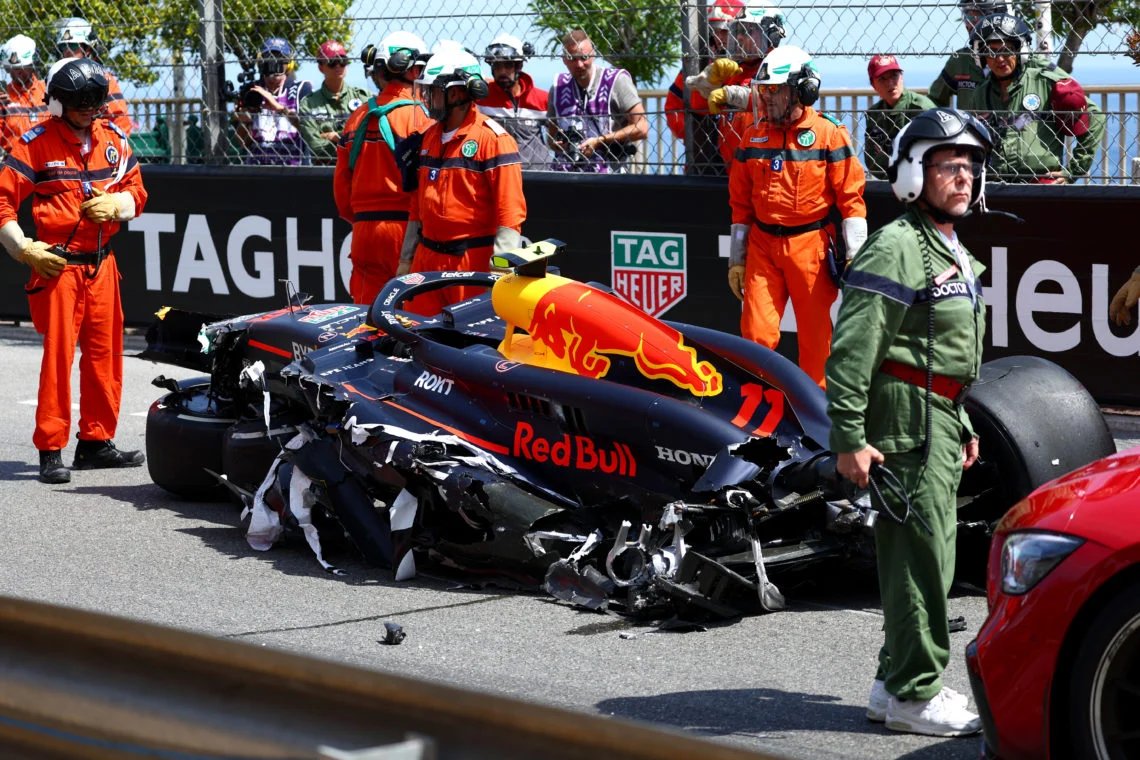 💥 Se estima que el accidente de Pérez ha costado 2.102.000$ a Red Bull [u/basspro24chevy]