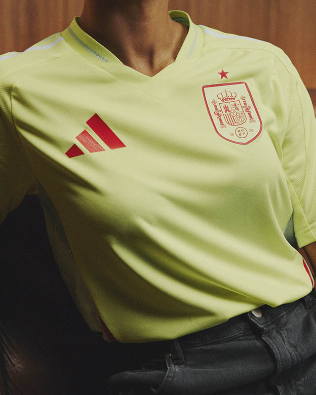 __MaxMaillots's tweet photo. À l'approche de l'EURO 2024... On continue ! 🔥 Pour la 6ème manche de notre concours, vous pourrez tenter de remporter le maillot extérieur de l'Espagne 2024 ! 🇪🇸 
Pour participer :
1️⃣ RT ou LIke
2️⃣ Follow @__MaxMaillots
3️⃣ Taguez un pote 

Foncez ! 💨 TAS en 5 jours ! https://t.co/rrWuhL8QYf