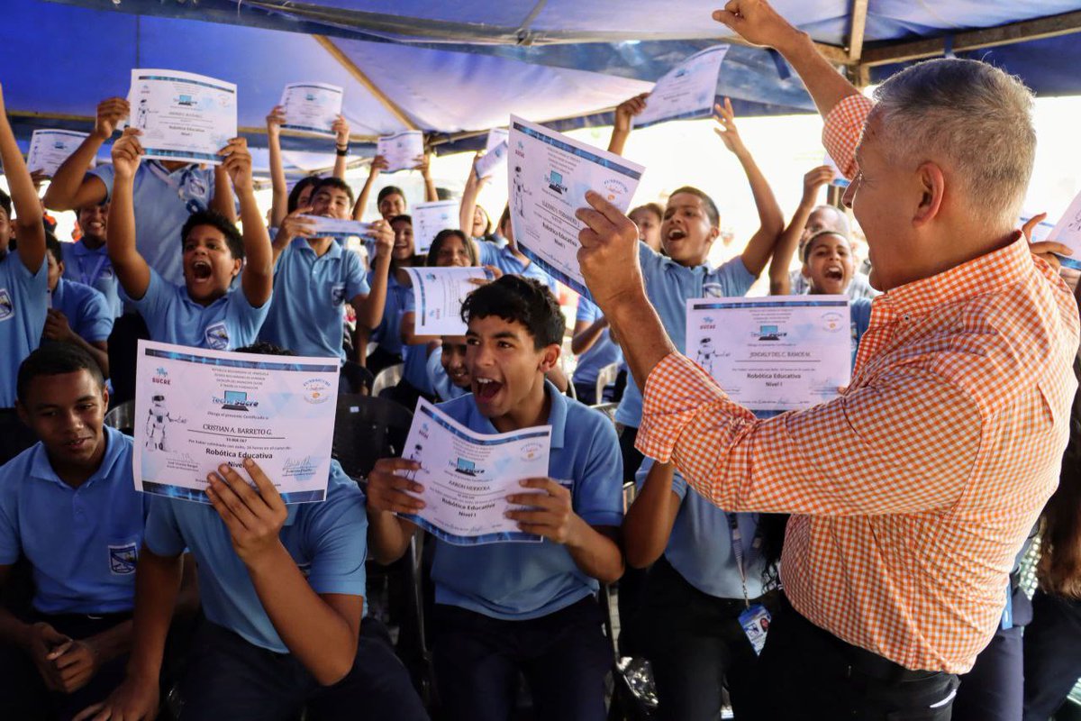 AlcaldíaSucre (@lalcaldiasucre) on Twitter photo El Alcalde <a href="/JoseVRangelA/">José Vicente Rangel A</a> entregó a estudiantes del Municipio Sucre, certificados del curso de robótica y mecatrónica, por su participación en el Programa Tecnosucre, ciencia divertida y creativa 🤖🙌🏻 #PorAmorAVenezuela El Alcalde <a href="/JoseVRangelA/">José Vicente Rangel A</a> entregó a estudiantes del Municipio Sucre, certificados del curso de robótica y mecatrónica, por su participación en el Programa Tecnosucre, ciencia divertida y creativa 🤖🙌🏻 #PorAmorAVenezuela
