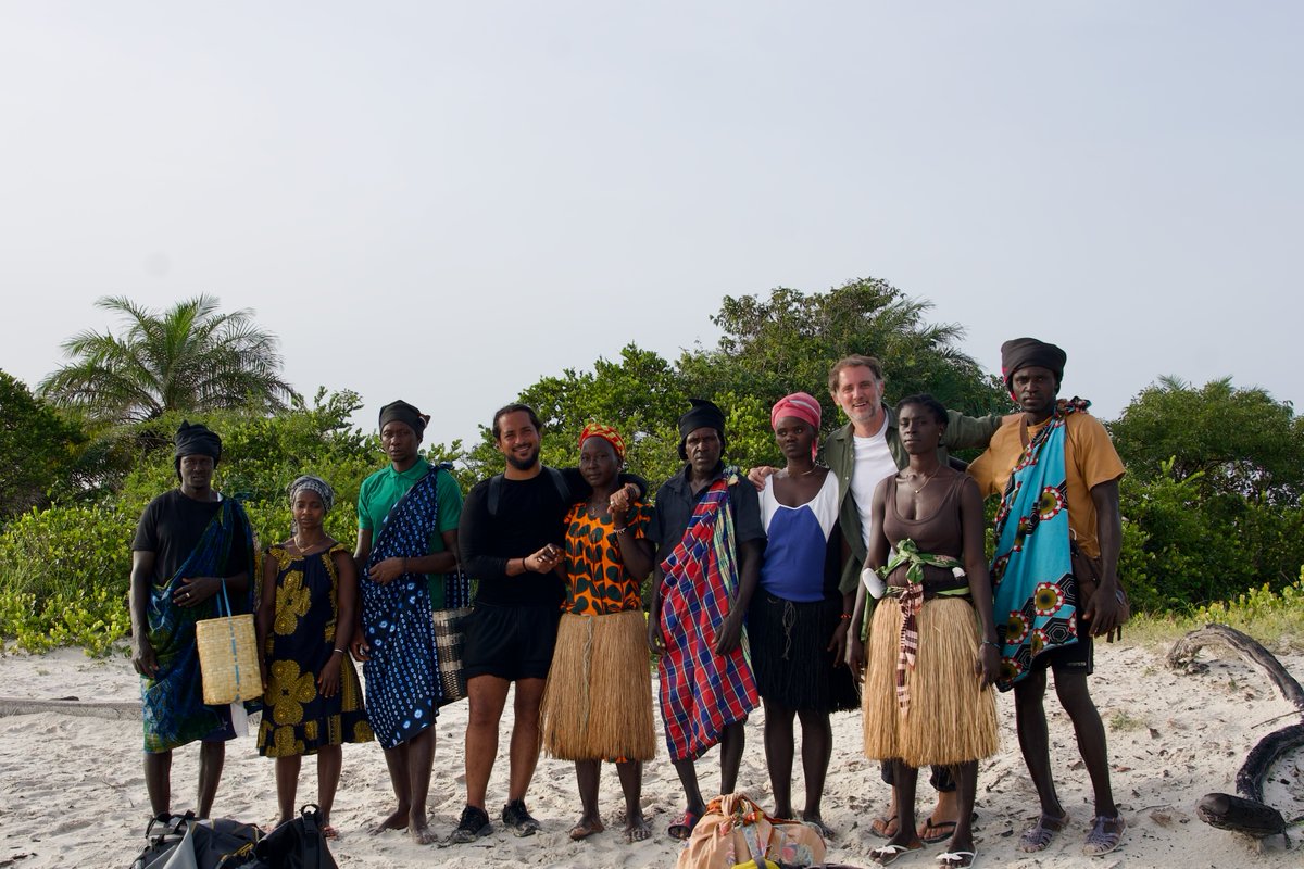 C'est la fin de cette merveilleuse aventure en Guinée-Bissau. Un voyage émouvant et inspirant, chez les Bijagos. Merci à Slimane pour sa confiance et merci pour votre fidélité ! 💚

L'émission est déjà disponible en replay sur France.TV