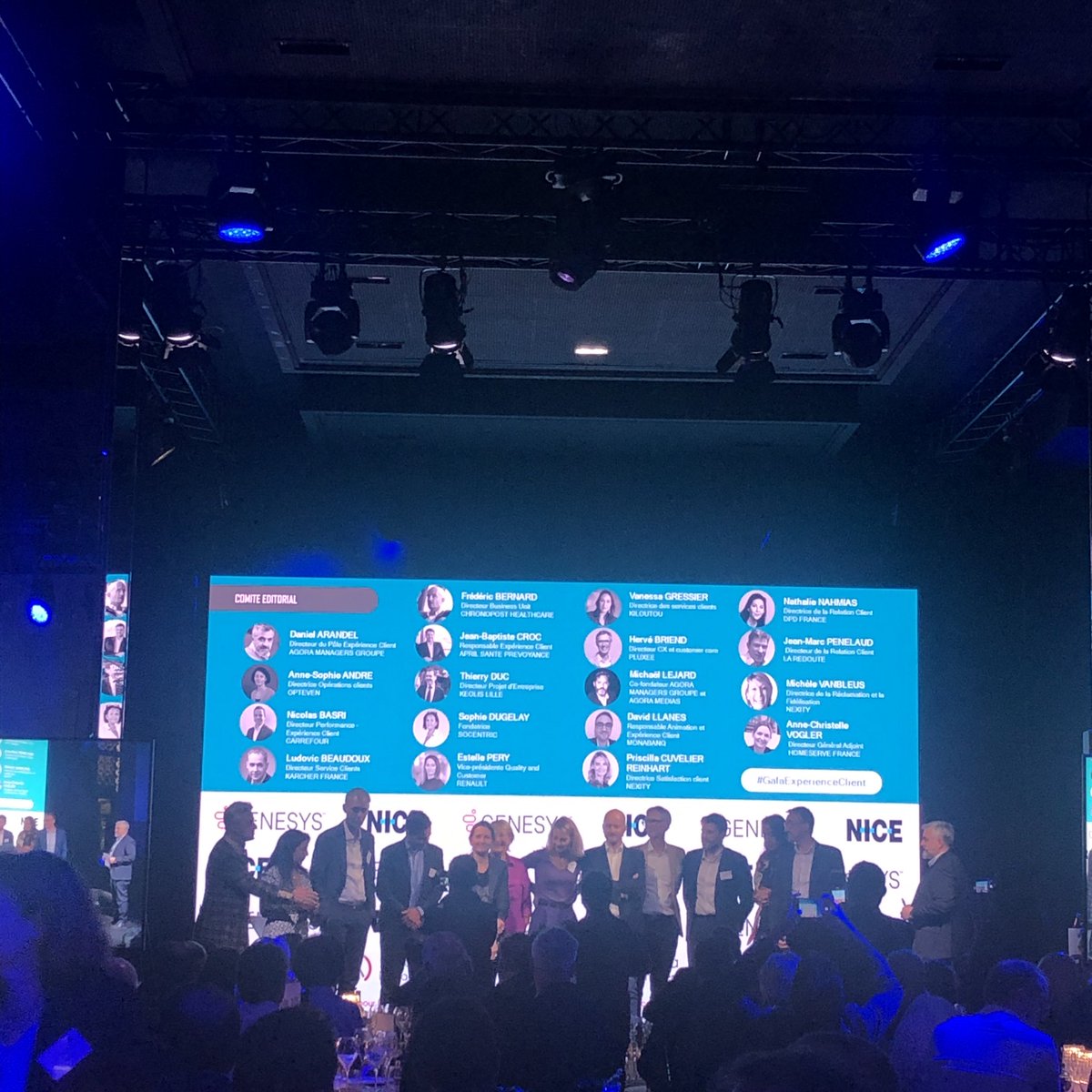 foundever_fr's tweet image. Les membres du Comité Editorial concluent la soirée… mais avant de nous quitter, n’oubliez pas votre sac de goodies qui vous attend à la sortie ! Vous y découvrirez un cadeau de la part de Foundever 😉

#GalaExperienceClient