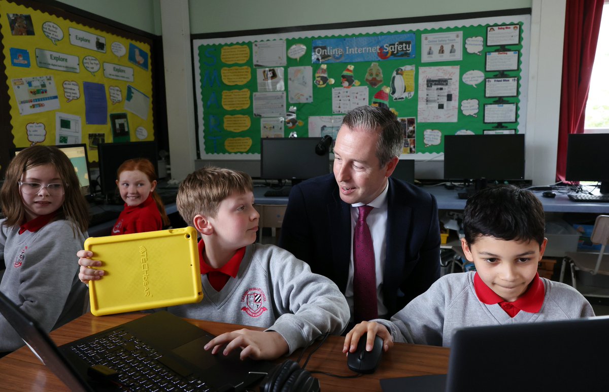 Education Minister @paulgivan was delighted to visit Carniny Primary School, one of the schools to benefit following his announcement that he has secured an additional £80million of capital funding for education this year, allowing fifteen important new build and extension and