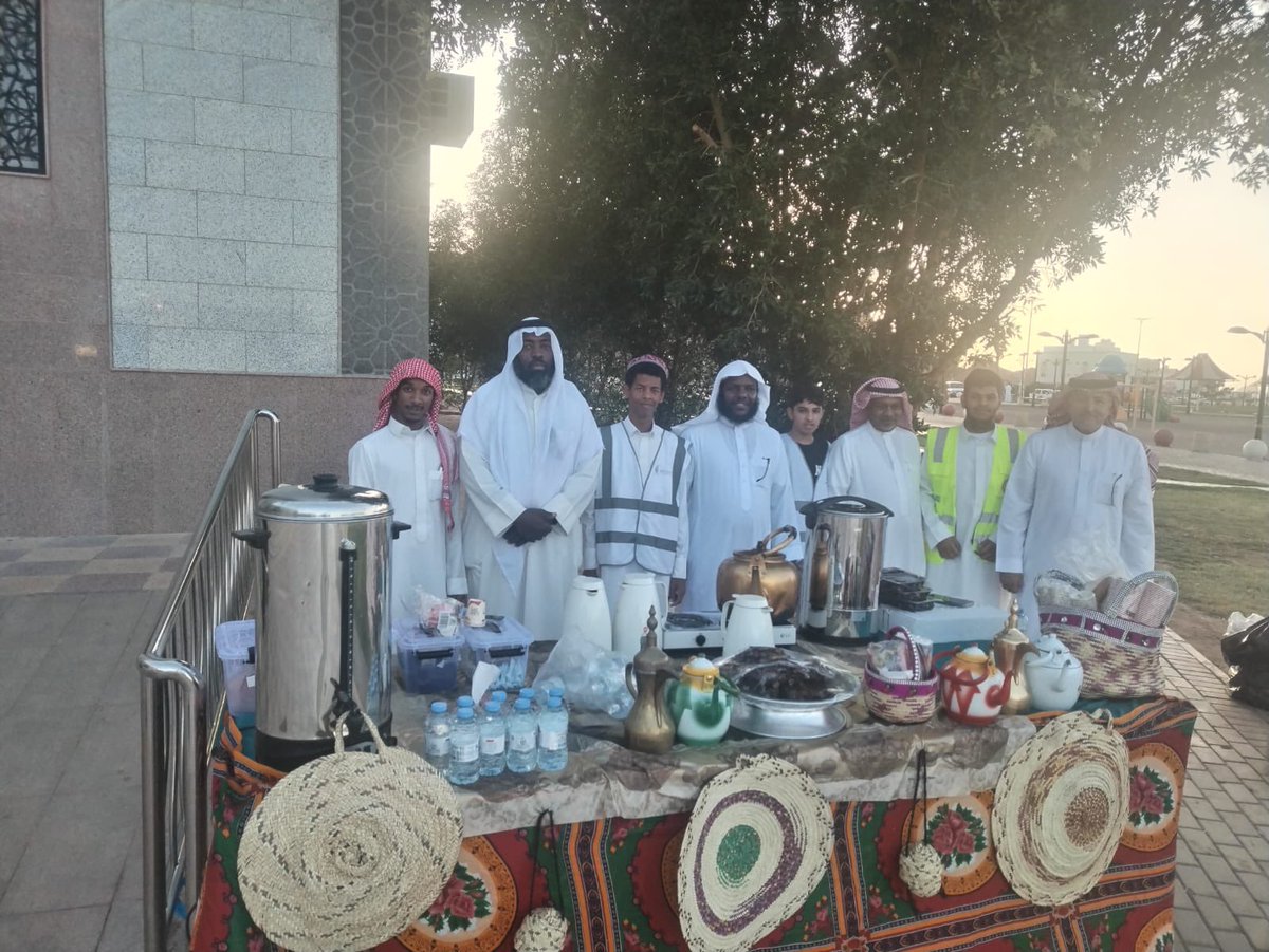 tanmihkh's tweet photo. #صور ..
جانب من مشاركة  اعضاء ومتطوعي #ديوانية_خيبر_الاجتماعية @DIWANIT_KHAYBAR باستقبال ضيوف الرحمن القادمين لمدينة الحجاج في محافظة #خيبر وتقديم لهم الضيافة . https://t.co/BtNXgVia7d