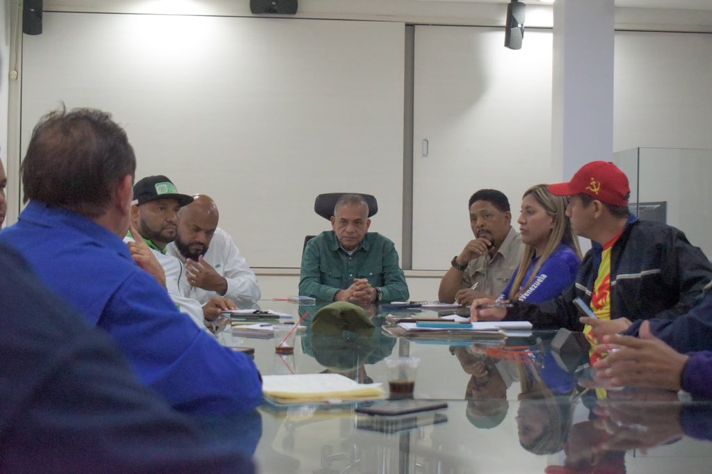 amarcanopsuv's tweet photo. Hermanos míos del Gran Polo Patriótico en BOLÍVAR: Sigamos con perfecta Unidad Monolítica en torno a nuestro candidato @NicolasMaduro . 
Con Voluntad y Trabajo vamos a seguir venciendo https://t.co/Xf9YyQxjt0
