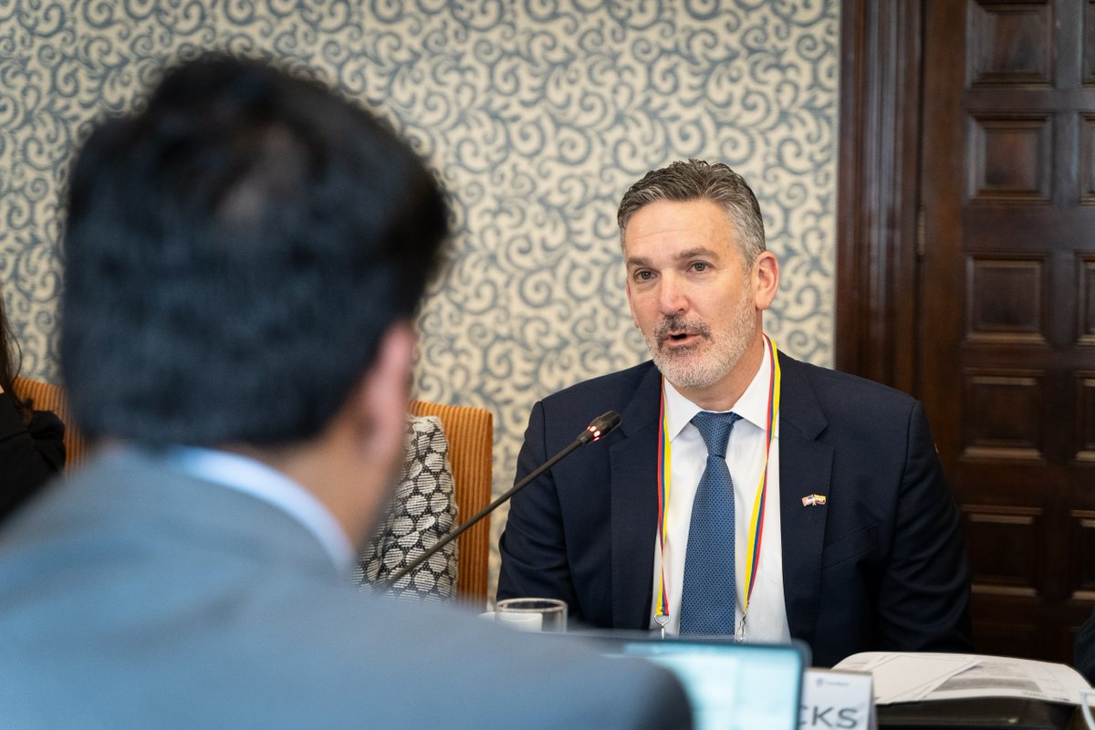 CancilleriaCol's tweet photo. Las delegaciones de Colombia y Estados Unidos trabajan en la mesa de energía, minería e infraestructura, avanzando en beneficio de ambos países, en el marco del XI Diálogo de Alto Nivel 🇨🇴🤝🇺🇸 https://t.co/myl4awwDGW