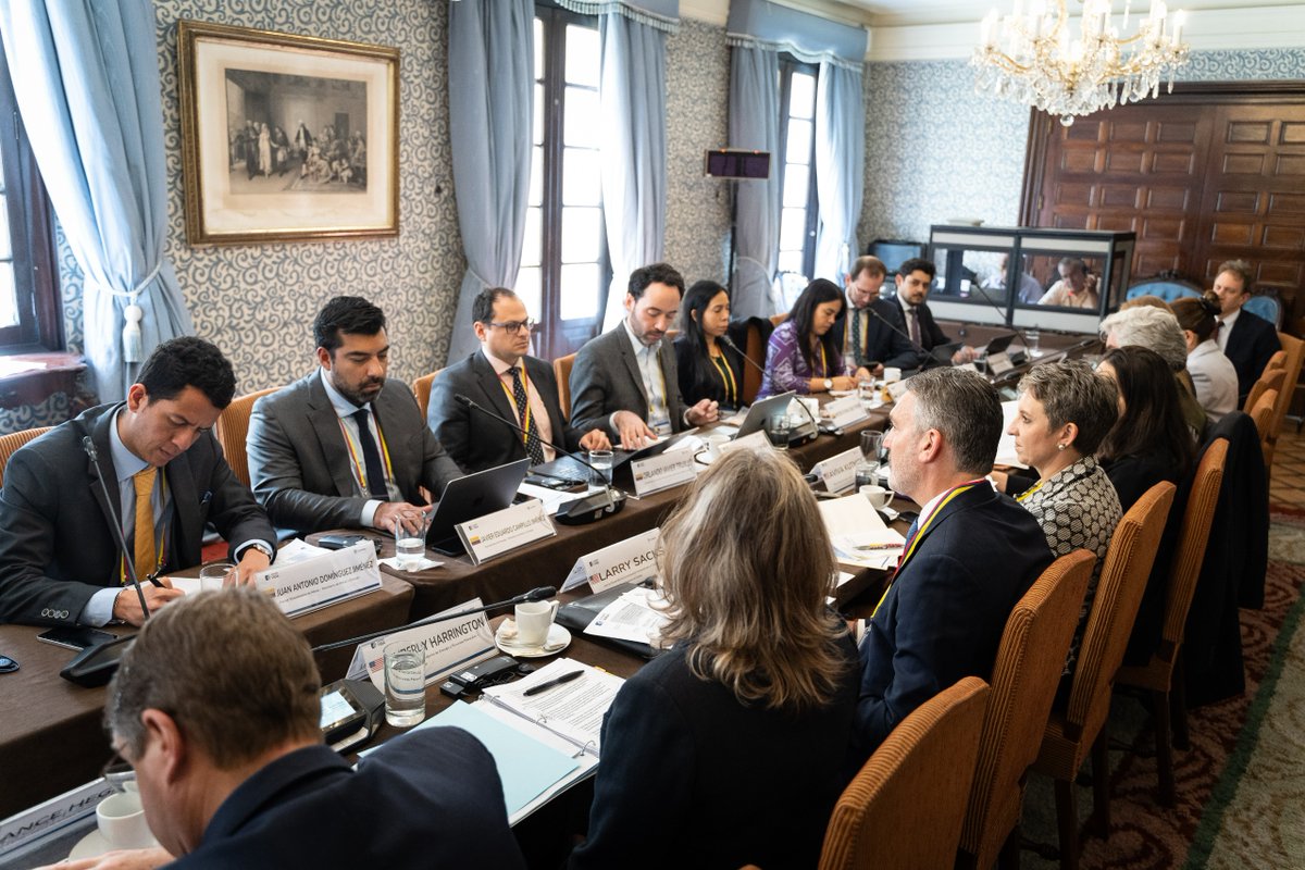 CancilleriaCol's tweet photo. Las delegaciones de Colombia y Estados Unidos trabajan en la mesa de energía, minería e infraestructura, avanzando en beneficio de ambos países, en el marco del XI Diálogo de Alto Nivel 🇨🇴🤝🇺🇸 https://t.co/myl4awwDGW