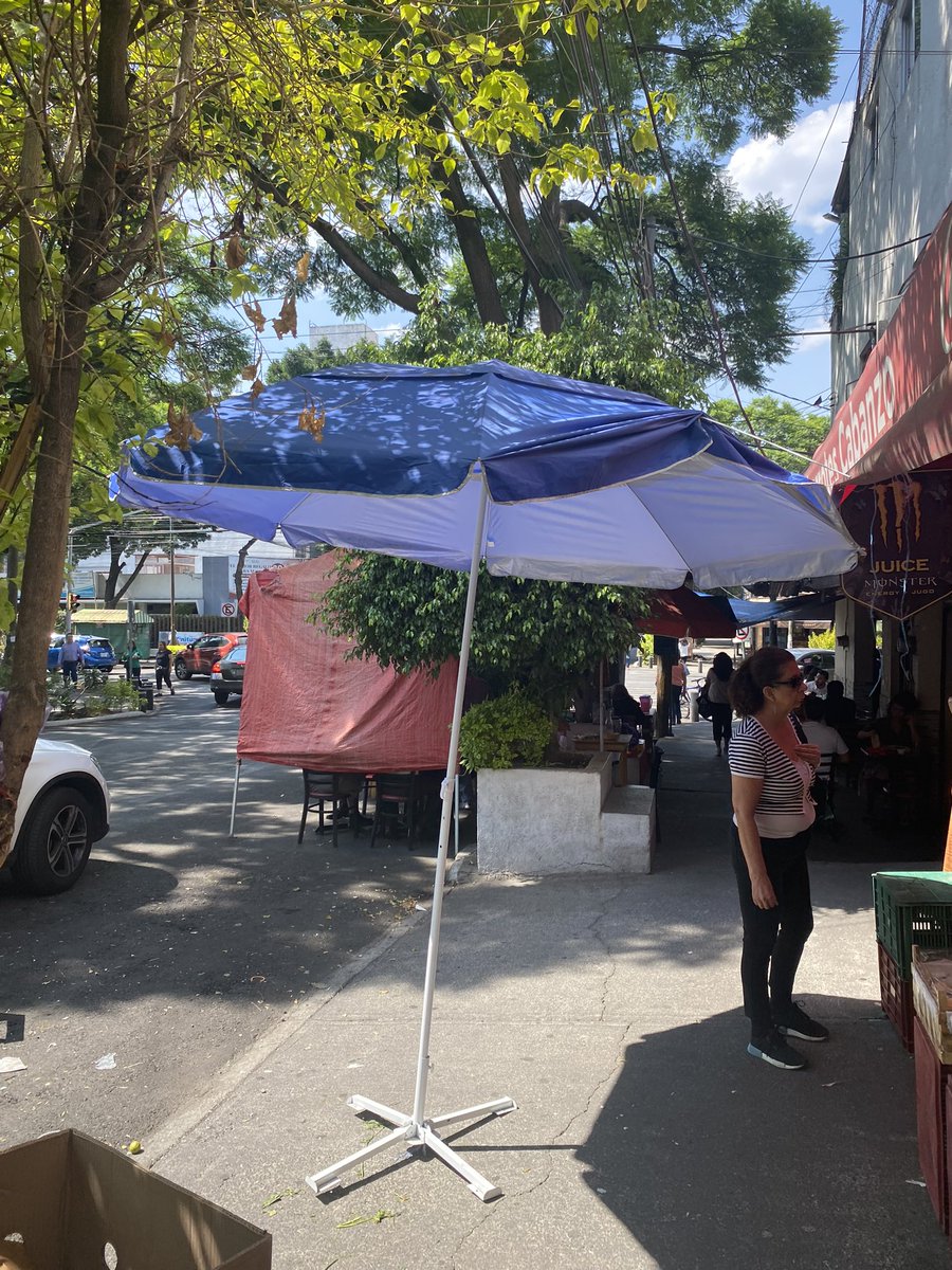 AMARTSAL's tweet image. @SPAOVP_CDMX @BJAlcaldia @SSPCMexico @SGIRPC_CDMX .     Por favor su apoyo para regular el comercio en la calle de Moras, entre Rodriguez Saro y José Maria Olloqui, col. Acacias, ayer un accidente en esta zona, es un peligro para los peatones el tener tomada la banqueta!!