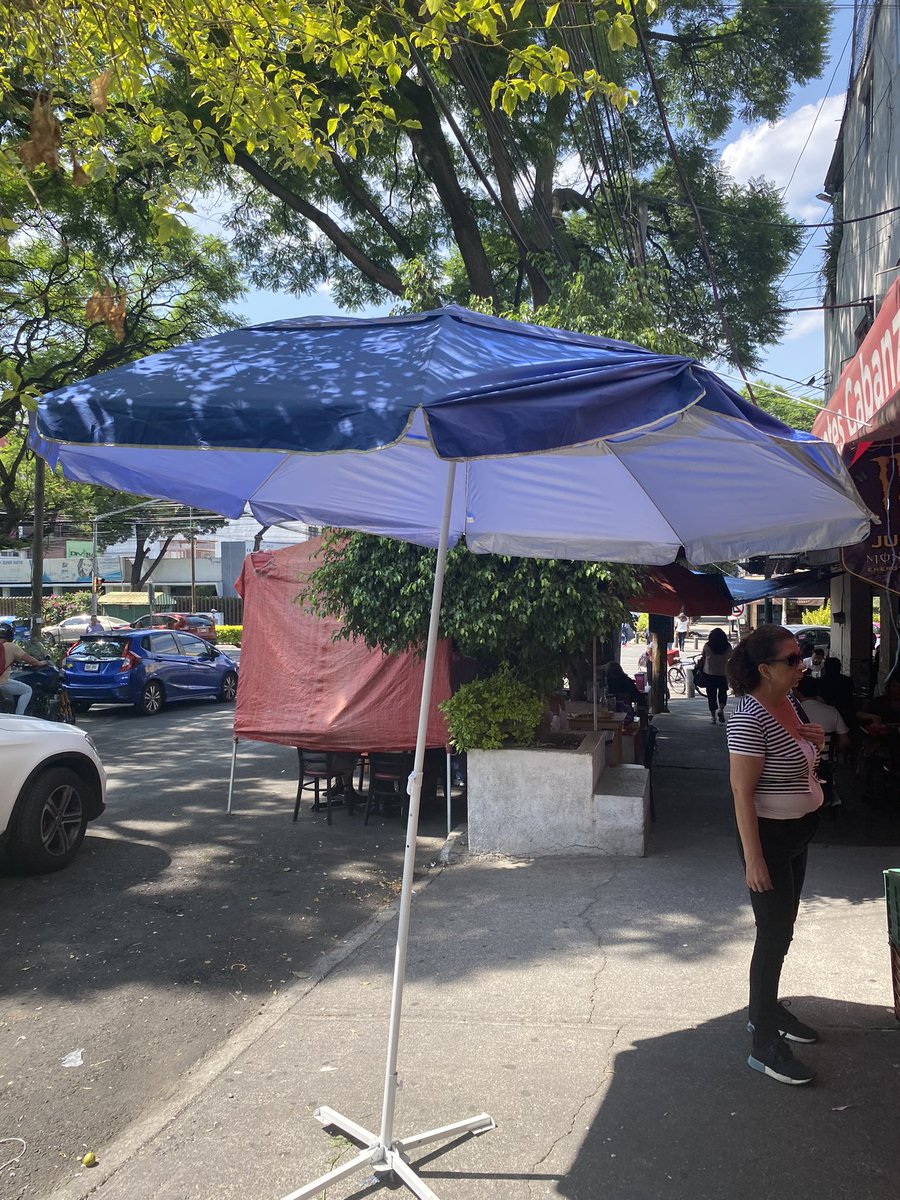 AMARTSAL's tweet image. @SPAOVP_CDMX @BJAlcaldia @SSPCMexico @SGIRPC_CDMX .     Por favor su apoyo para regular el comercio en la calle de Moras, entre Rodriguez Saro y José Maria Olloqui, col. Acacias, ayer un accidente en esta zona, es un peligro para los peatones el tener tomada la banqueta!!