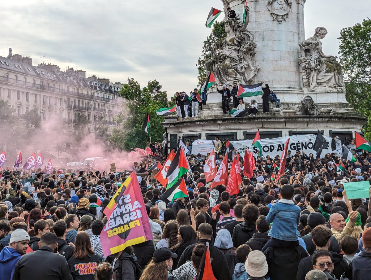 Fransa'nın başkenti Paris'te Filistin'e destek gösterisi düzenlendi. ▪️Başkent sokaklarında bir araya gelen yüzlerce Filistin destekçisi gösterici, Filistin bayrakları ve pankartlar taşıyarak İsrail'in Gazze'deki saldırılarını protesto etti.