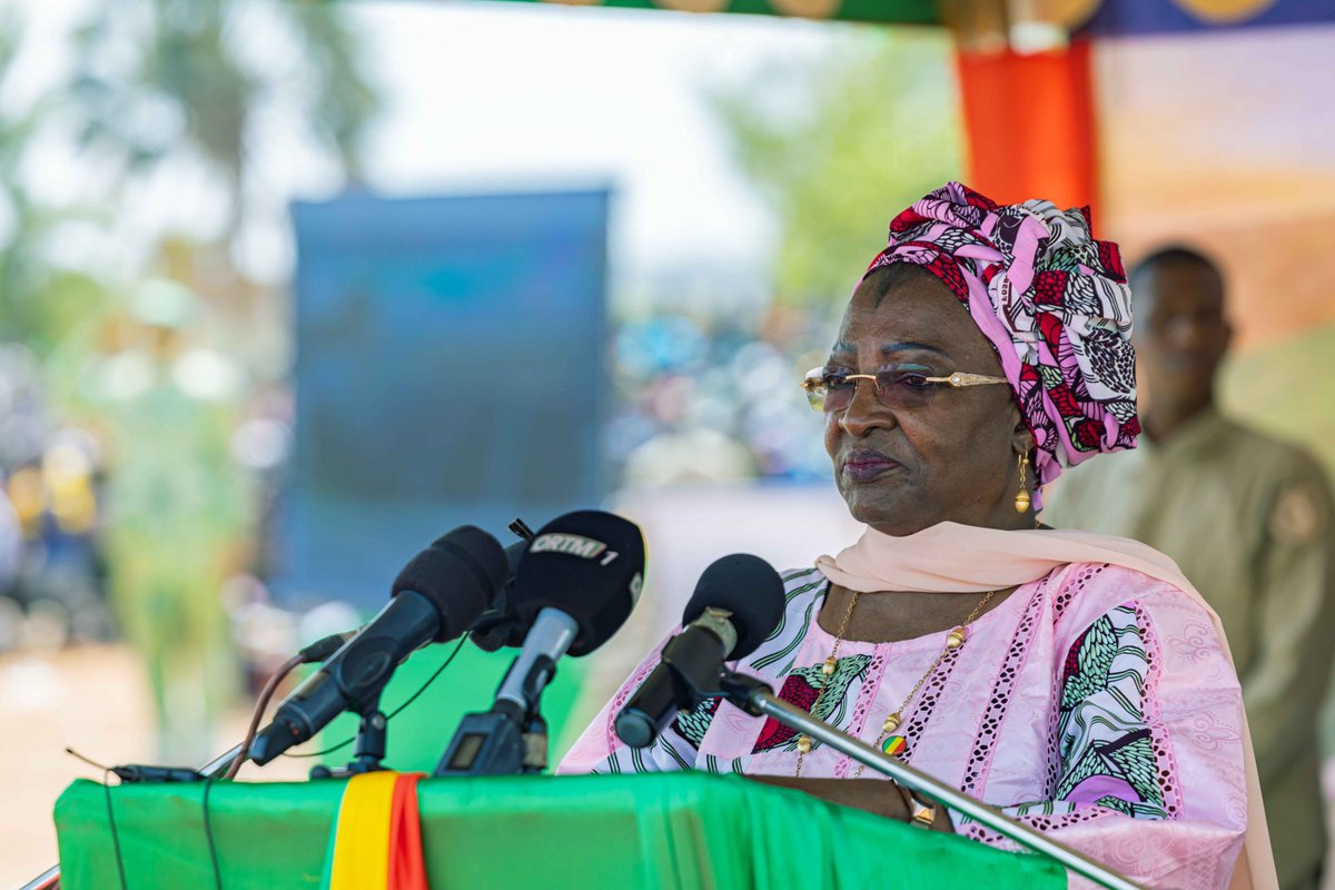 PresidenceMali's tweet photo. Le Président de la Transition, Son Excellence le Colonel Assimi GOÏTA, Chef de l’État, a procédé ce mardi 28 mai 2024 au lancement des travaux de la Centrale solaire de Safo, en partenariat avec la République populaire de Chine. https://t.co/xP8EeOvz7C