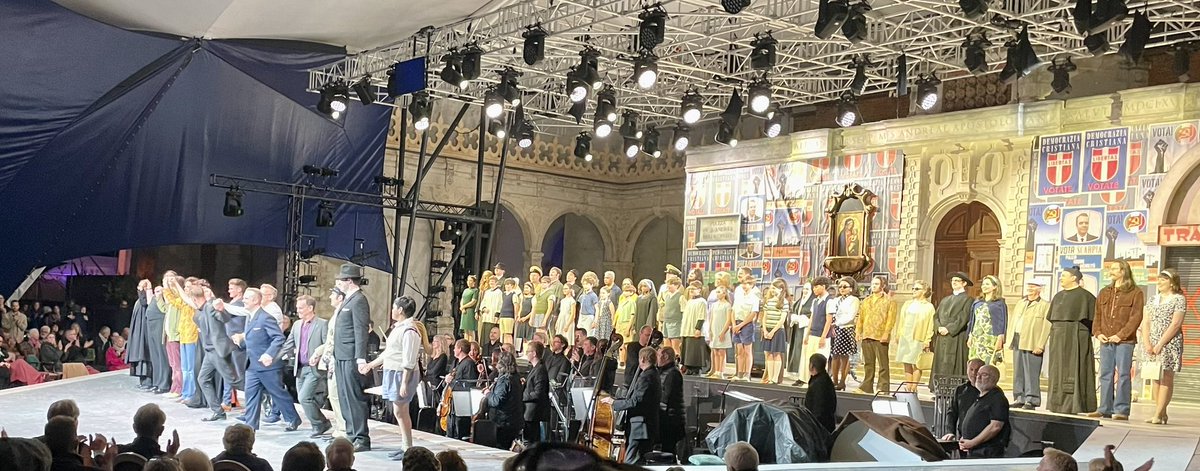 Fantastic performance of #Tosca <a href="/operahollandpk/">Opera Holland Park</a> tonight despite the wind and heavy rain!  Bravi tutti and particularly <a href="/baritoneaus/">Morgan Pearse - Baritone</a> in his Scarpia debut 👏👏👏 <a href="/Groves_Artists/">Groves Artists</a> eat