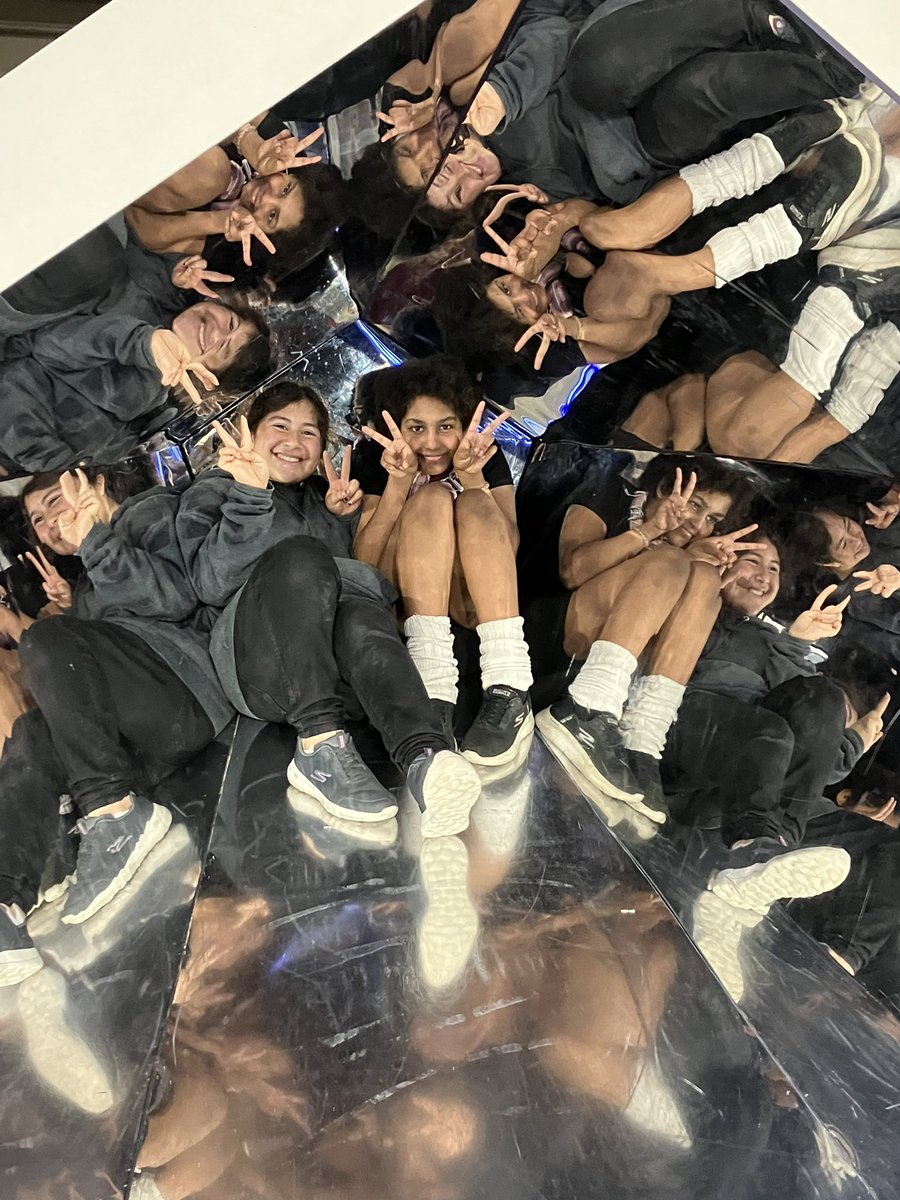 shobica_wadhwa's tweet image. Students are having a great time discovering the interactive exhibits at the #FleetScienceCenter and witnessing science in action @fleetscience @mannmiddleSD