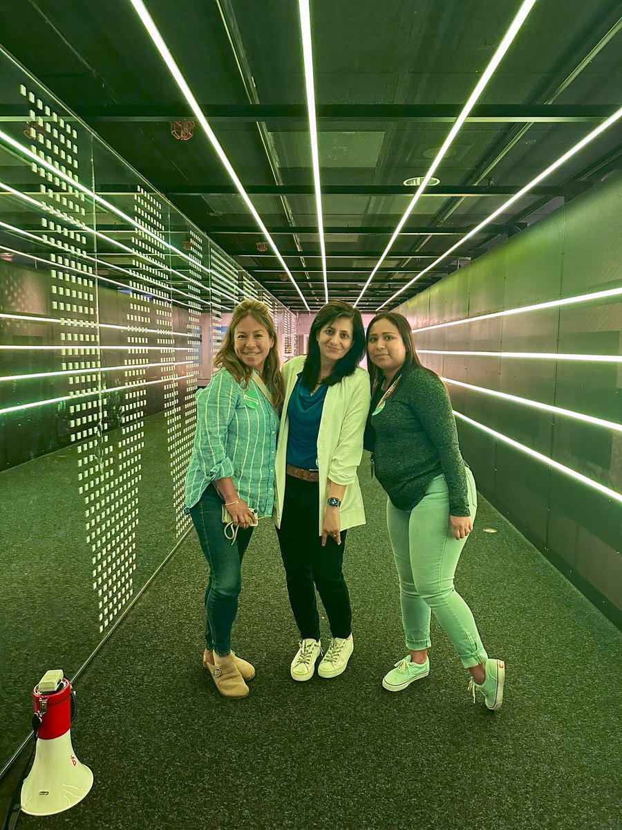 shobica_wadhwa's tweet image. Students are having a great time discovering the interactive exhibits at the #FleetScienceCenter and witnessing science in action @fleetscience @mannmiddleSD